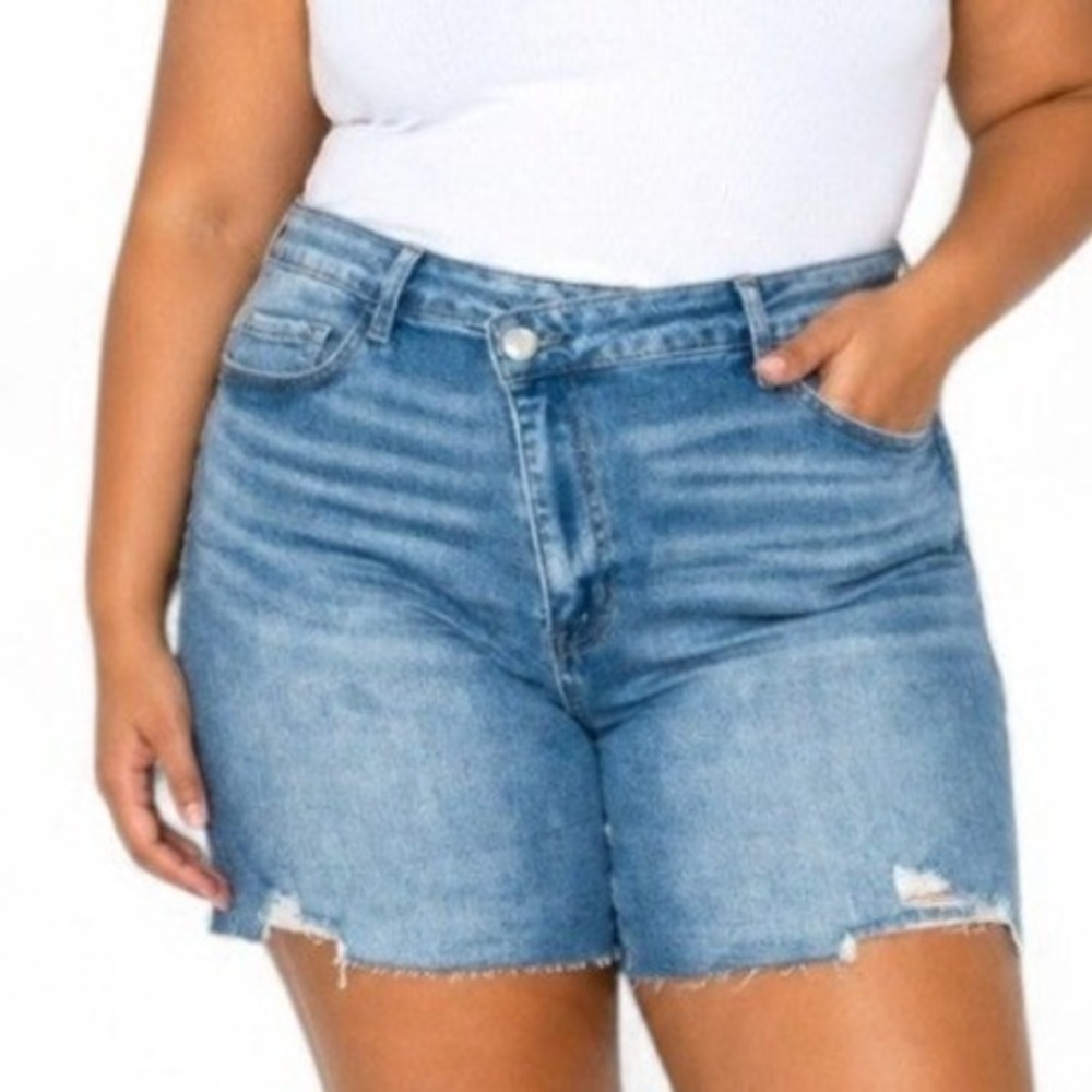 Vervet Distressed Denim Shorts 3X High Rise Raw Hem Summer Casual  Nwt